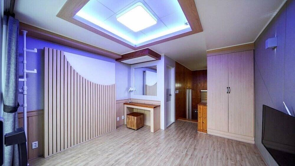 Blue Road Town Pension - Dalbit