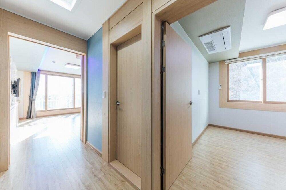 Nuri (Blue Road Town Pension