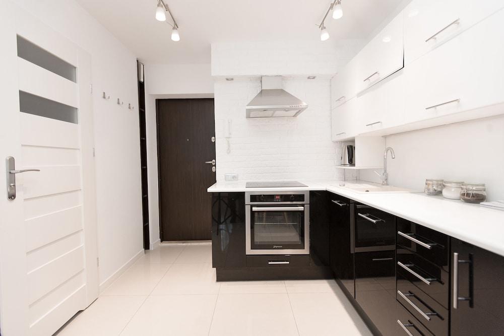 Warsaw Concierge Square Grzybowski