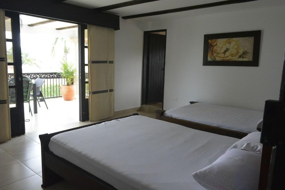 Mansion del Lago Calima