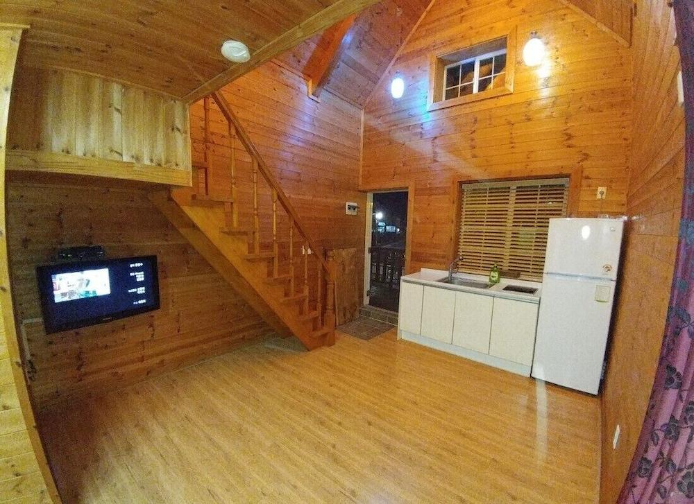 Yangsan Park Pension