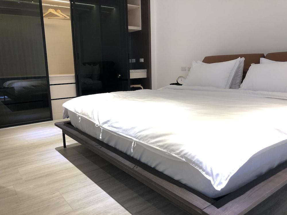 Single Eyelid Hostel