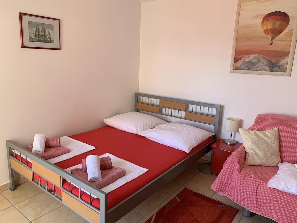 Apartments Mate with pool