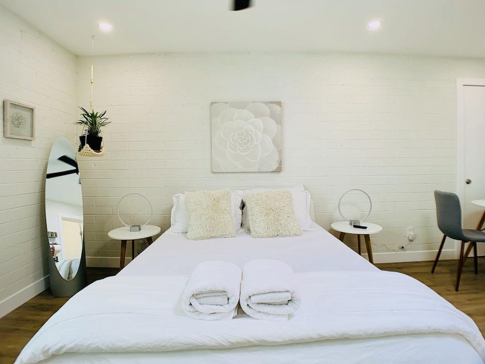 Primo Old Town Location with Heated Pool