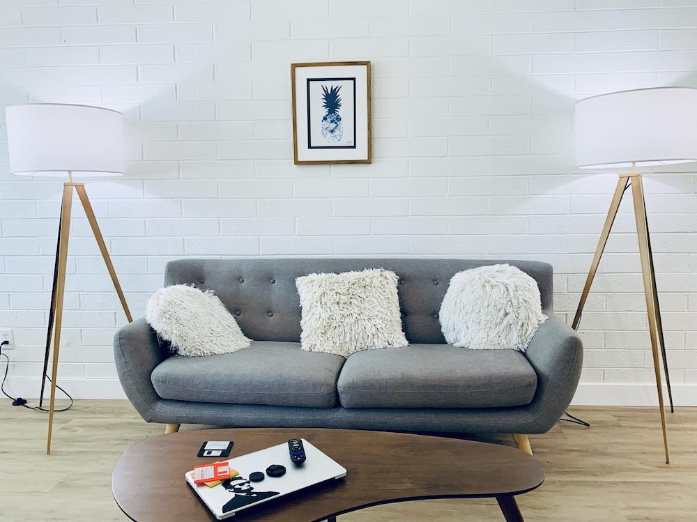 Modern Contemporary OT Scottsdale W-Pool