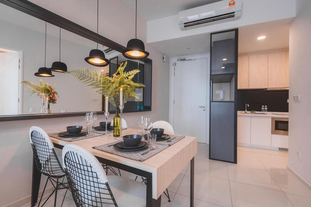 The Robertson by White Forest Suites