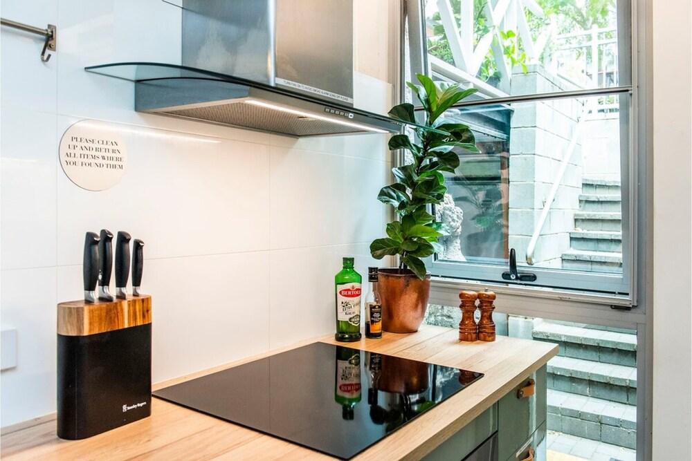 Bohemian 1 Bedroom Apartment With Rooftop Terrace