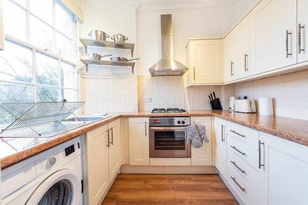 The Parade: Central Flat With Parking