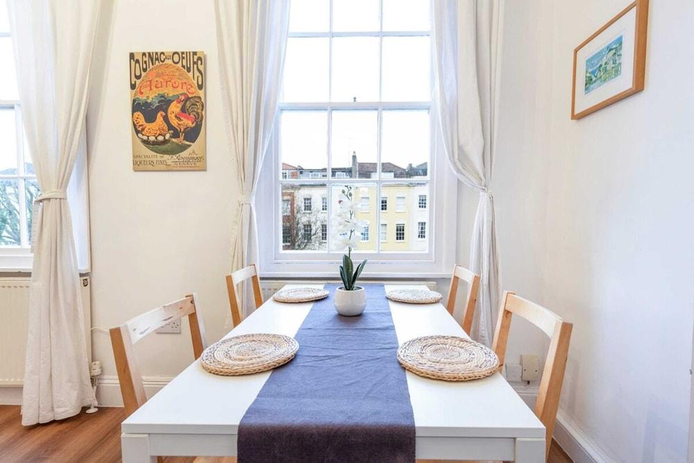 The Parade: Central Flat With Parking