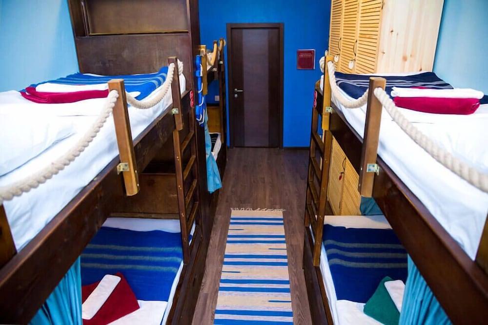 Mini hotel Artist on Baumanskaya - Hostel