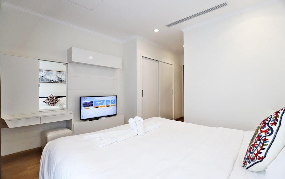 Bom Homestay Vinhomes Times City