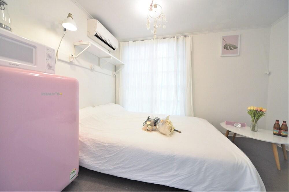 Apple Mint Party House