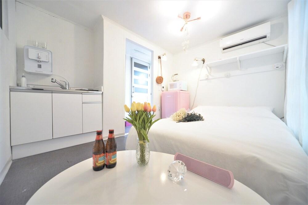 Apple Mint Party House