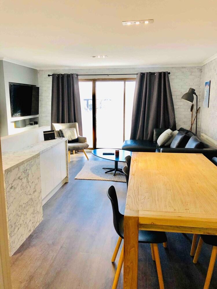 Hotham 3 Bedroom Apt