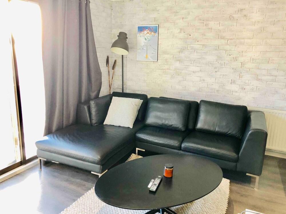 Hotham 3 Bedroom Apt