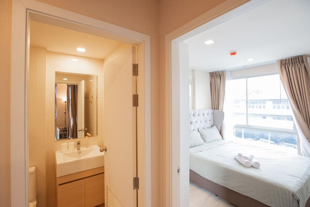 Near BK University Quiet Condo in Rama4 bkb131