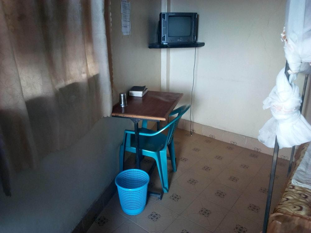 Pivot Restaurant And Lodge