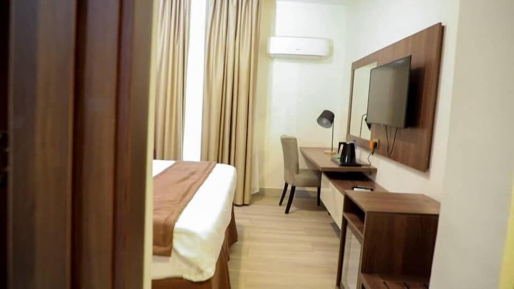 Villa Toscana Hotel Asaba