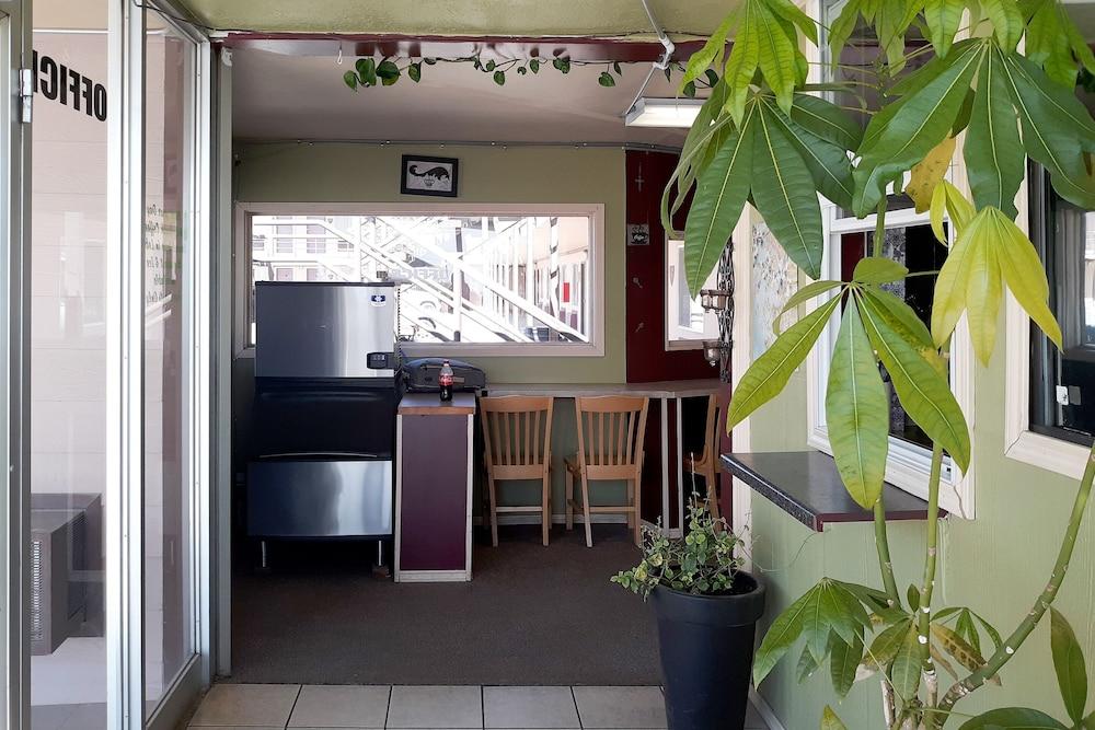 OYO Hotel Kings at Clovis