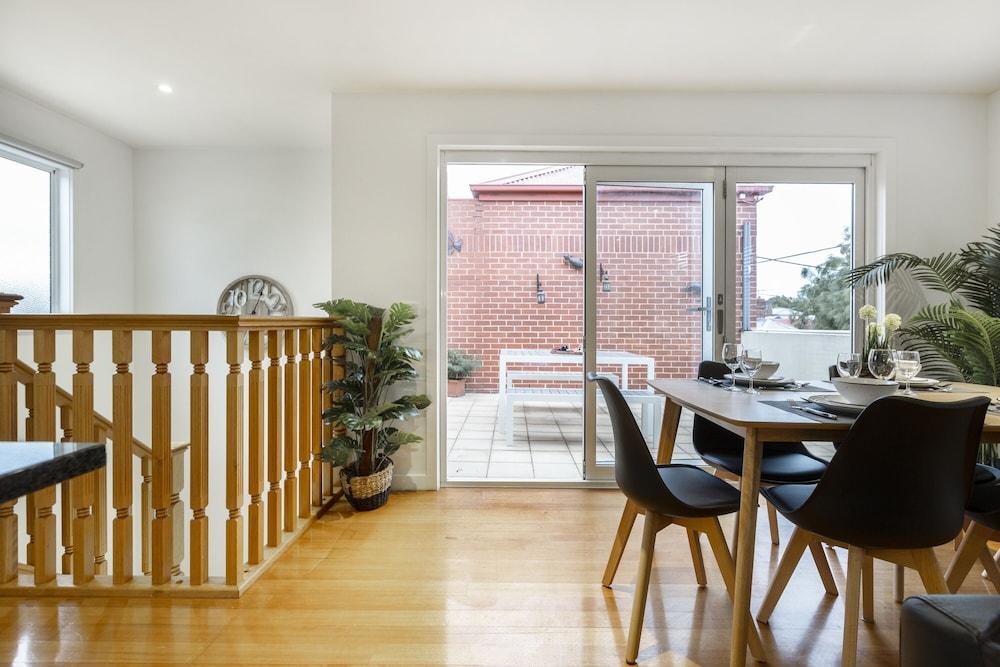StayCentral - Port Melbourne Townhouse