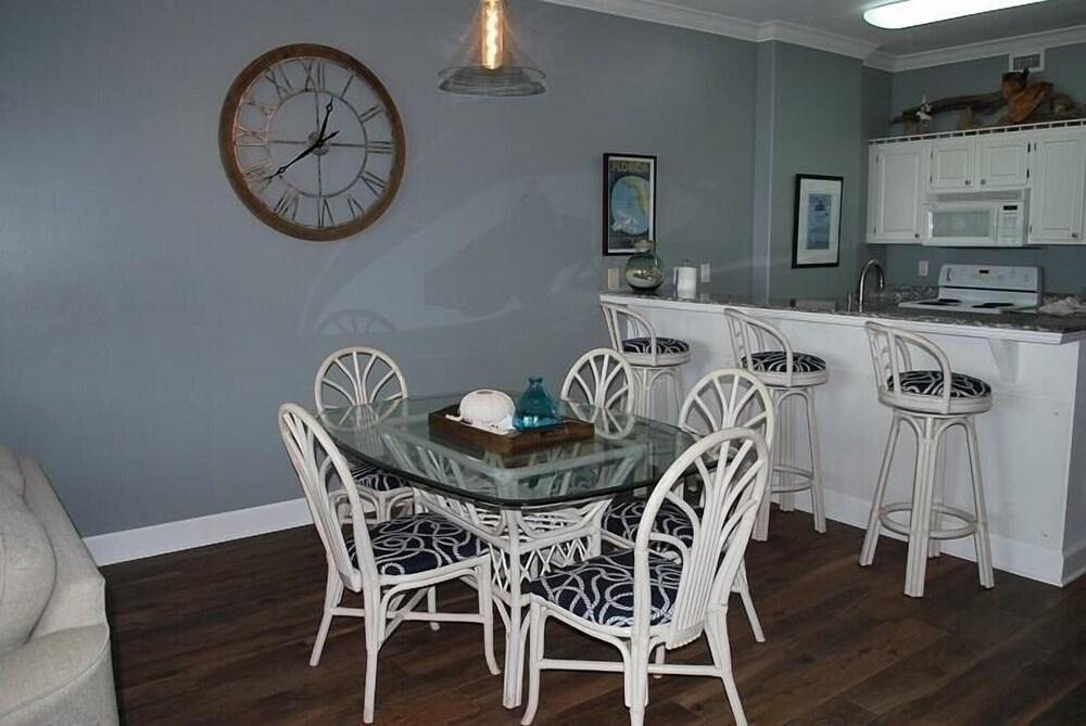 Grand Pointe 607 2 Bedroom Condo by Redawning