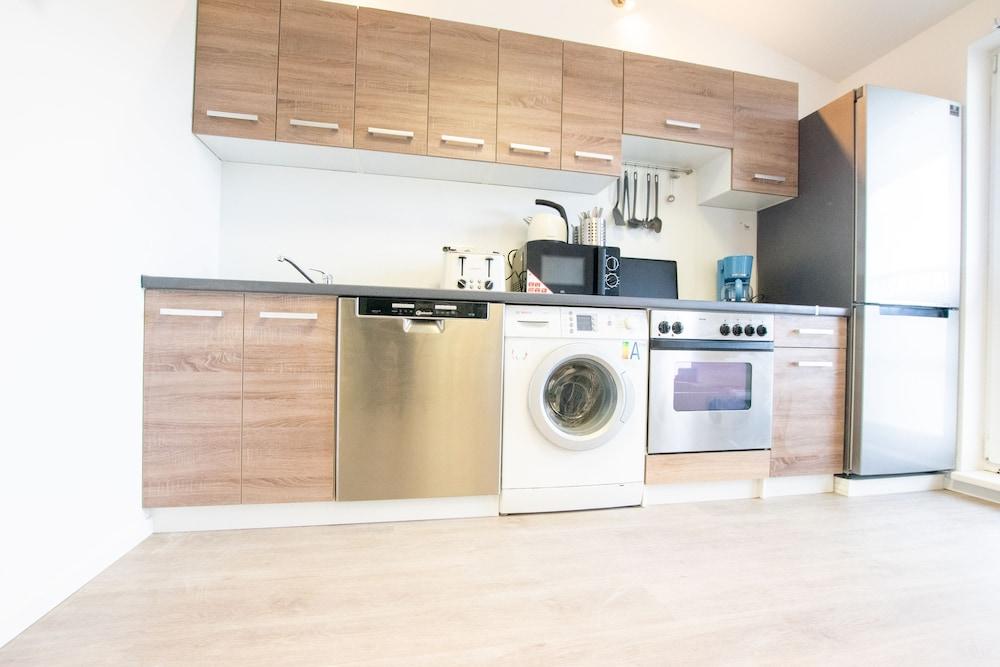 Airport 3 Room Apartment