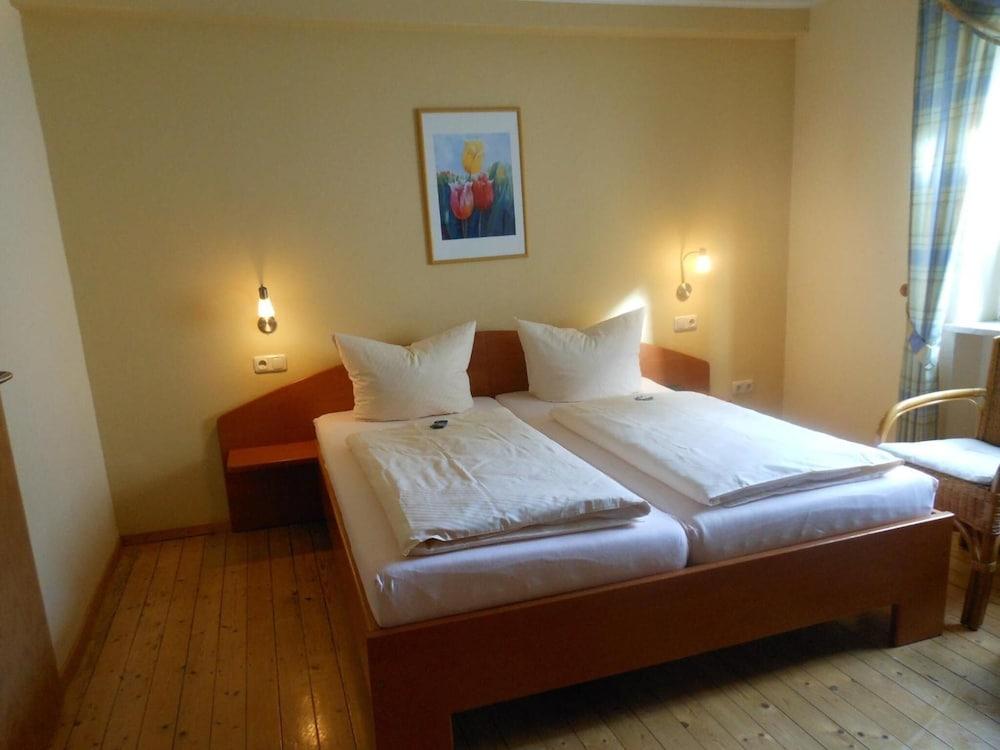 Wein & Gästehaus M. Bai