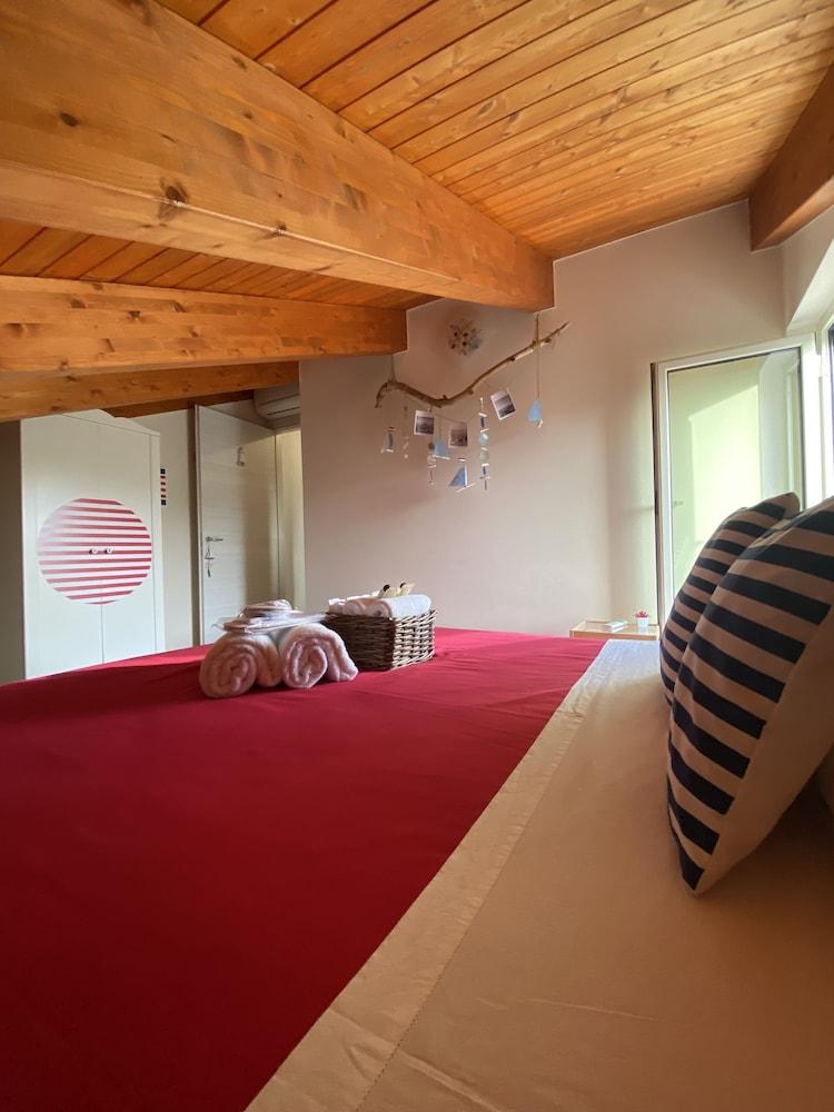 Lucky House e Il Mare in Mansarda