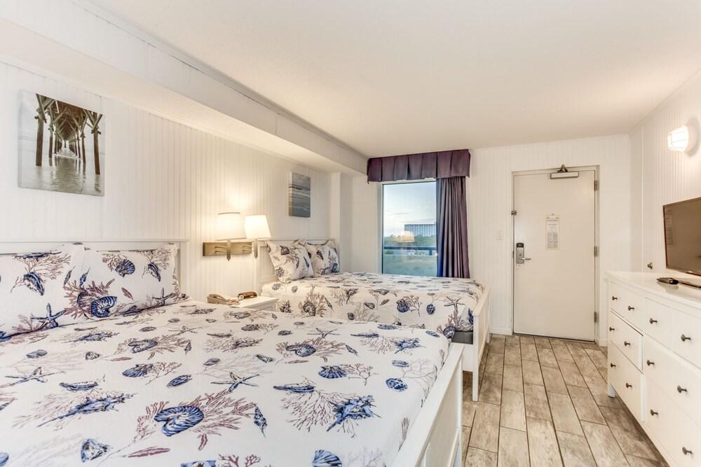 Spectacular Oceanfront Condo by Hosteeva