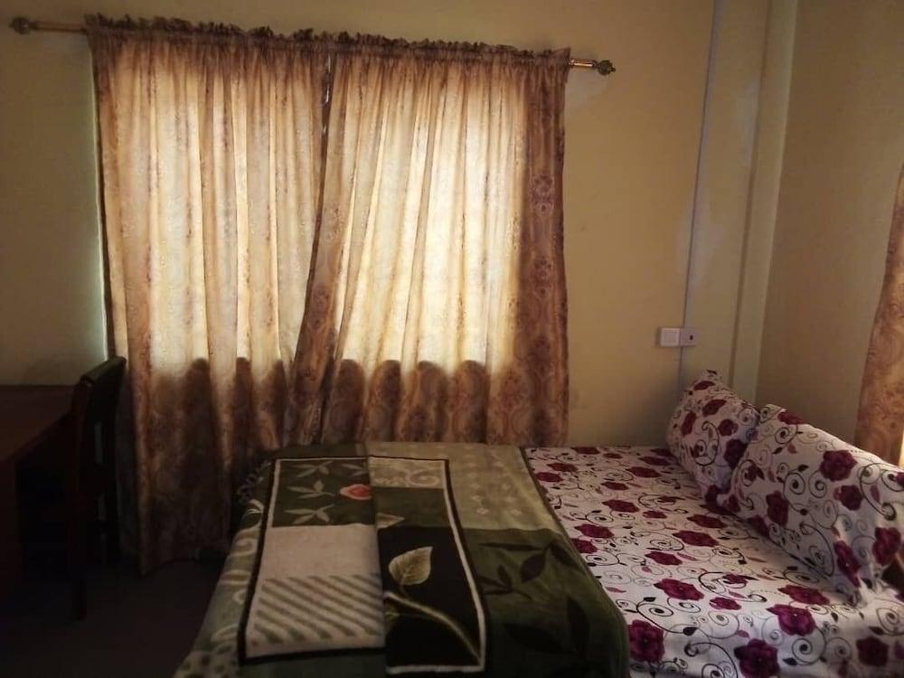 Green Glass Guest House