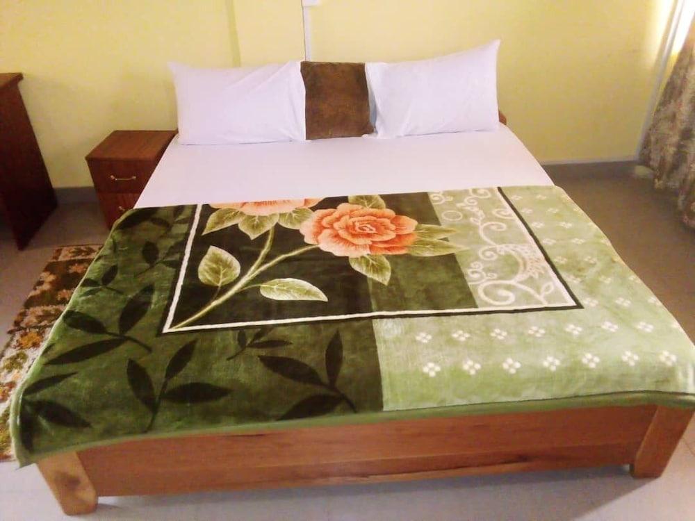 Green Glass Guest House