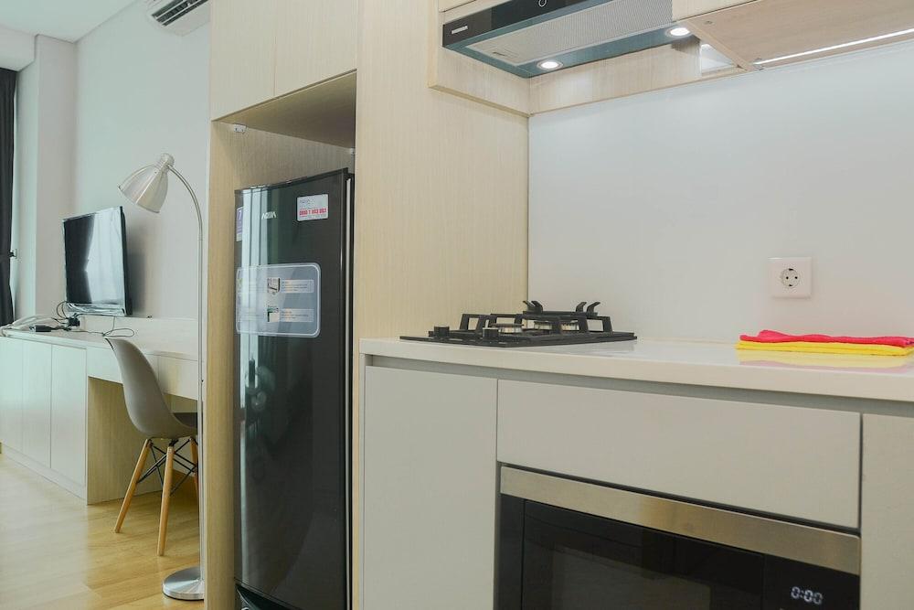 Comfortable Studio Room at Capitol Suites Apartment