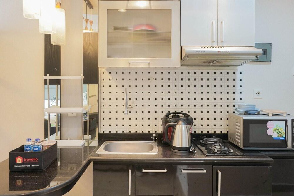Convenient Studio Mangga Dua Apartment