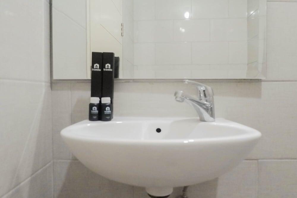 Easy Access Studio Apartment at Anderson Supermall Mansion