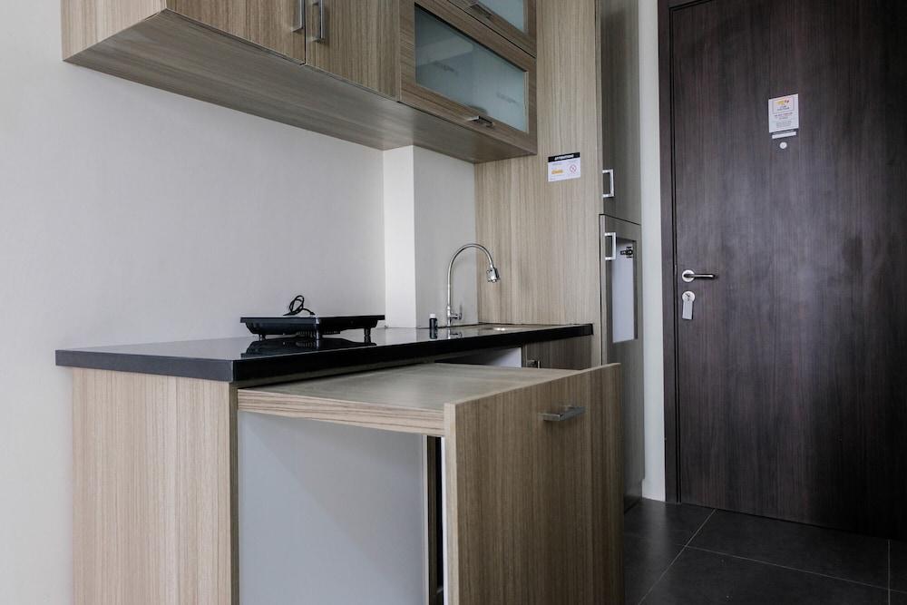 Comfy and Tranquil Studio Room Bintaro Icon Apartment