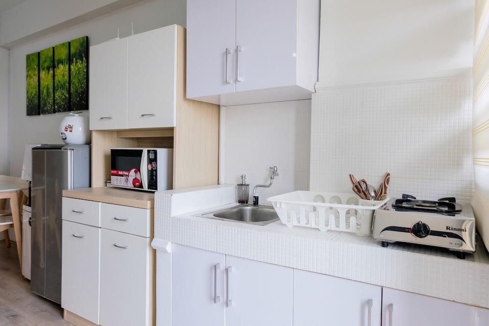 Cozy and Elegant Studio Bintaro Park View Apartment