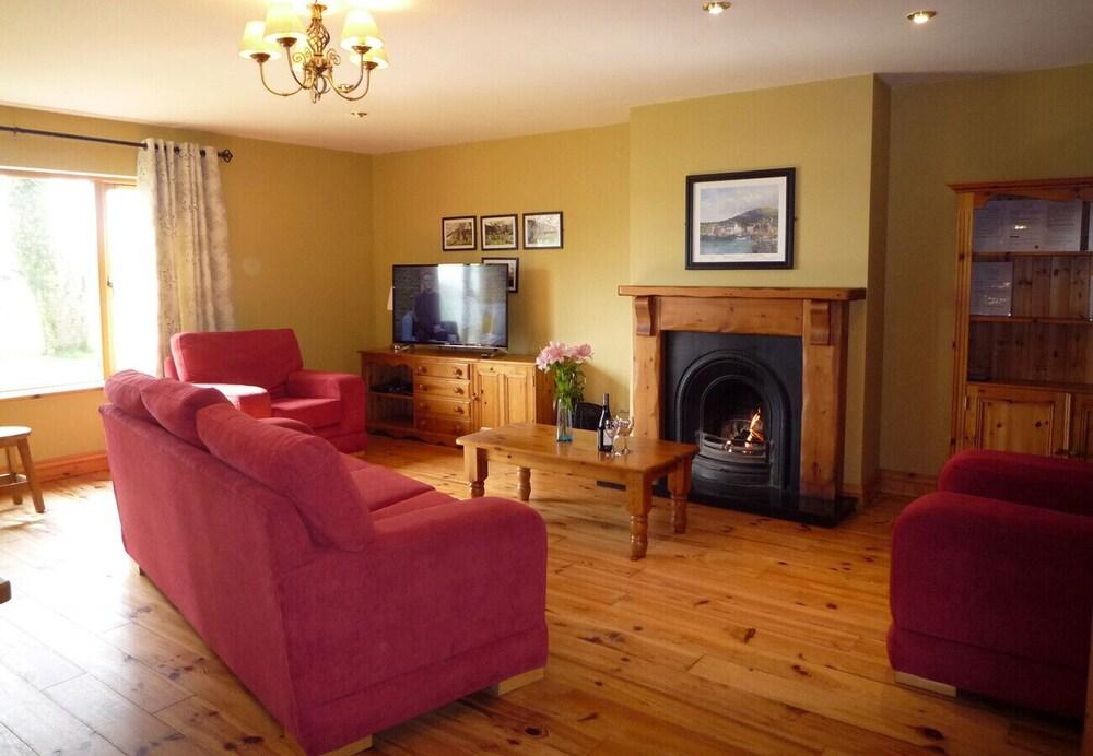 Dingle Courtyard Cottages 3 Bed Sleeps 6