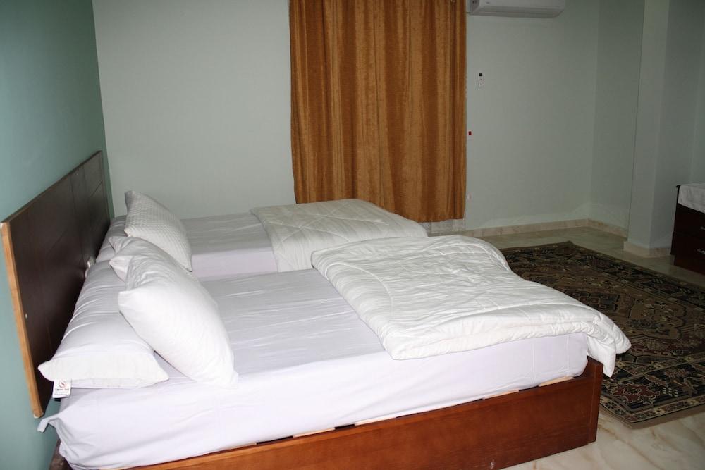 Grand Pyramids View Guesthouse