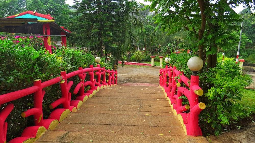 Golden Resort and Farm