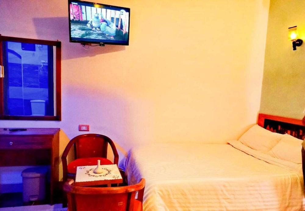 Pyramids paradise hotel