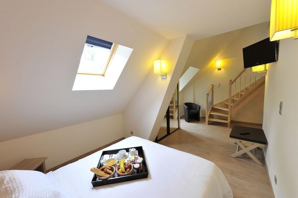 Logis Hôtel Restaurant Les 2 Rives - A75, en bordure de rivière