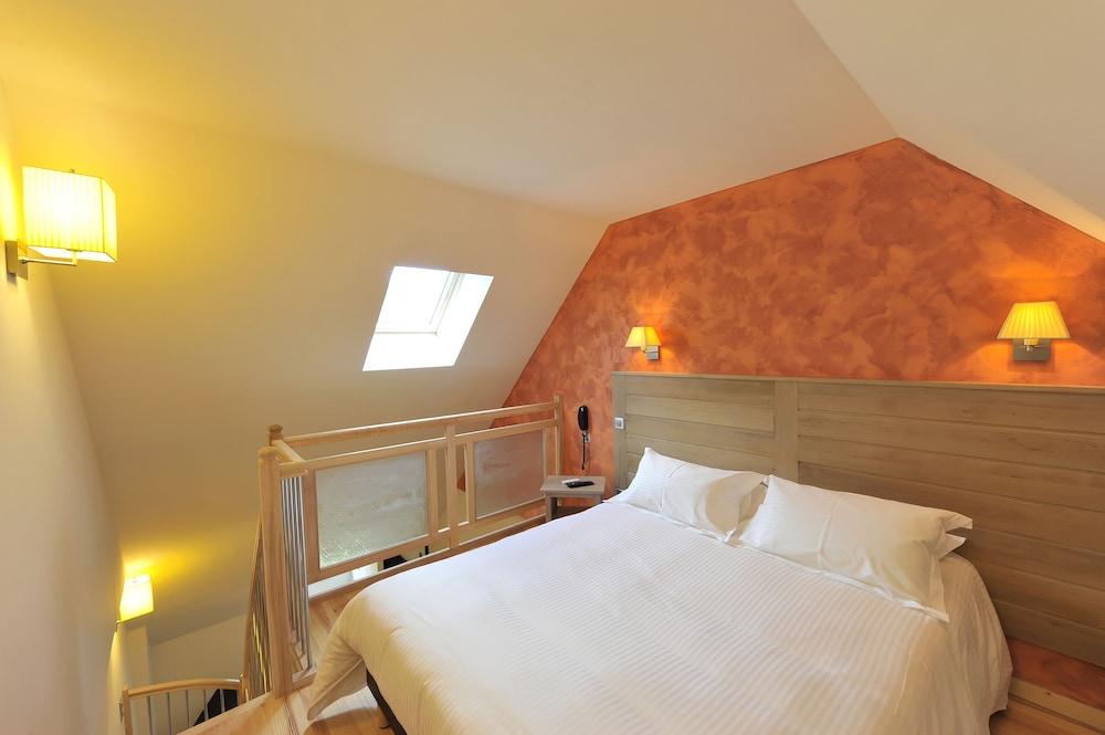 Logis Hôtel Restaurant Les 2 Rives - A75, en bordure de rivière