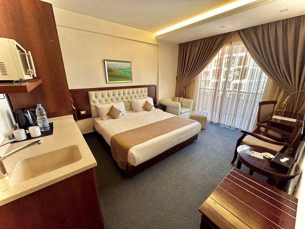 MidTown Hotel & Suites