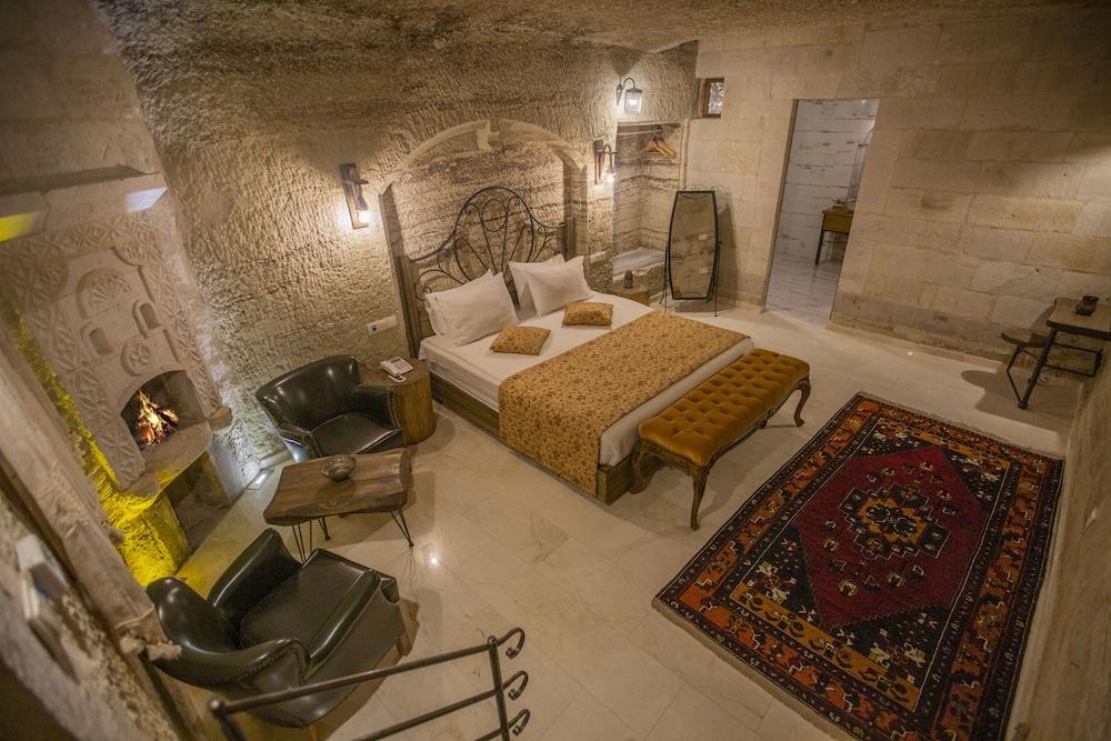 Divan Cave House