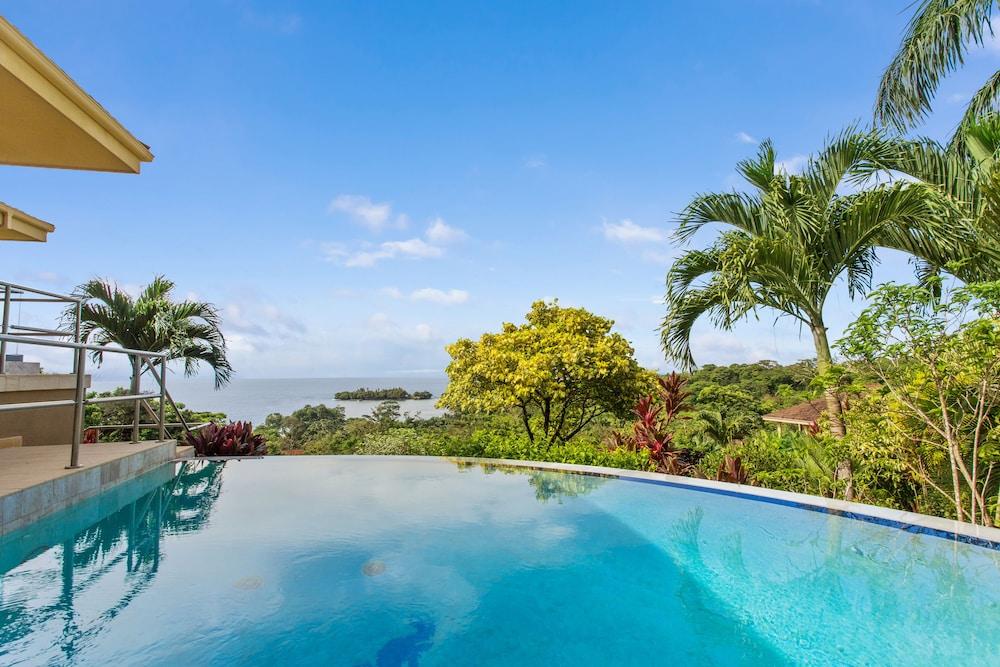 Red Frog Beach Island Resort