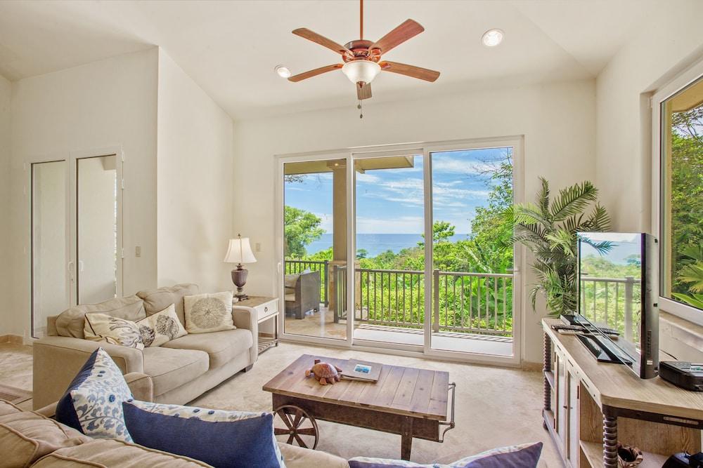 Red Frog Beach Island Resort