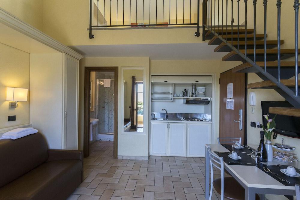 Borgo Castel Savelli