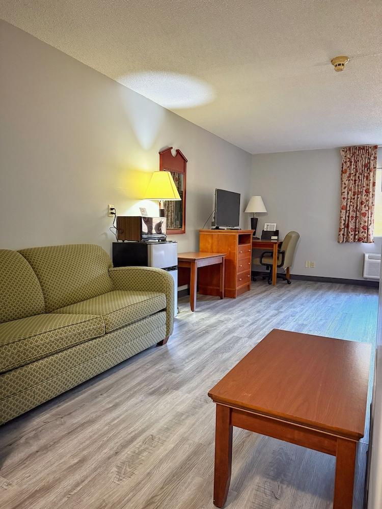 Laketree Inn And Suites Marion