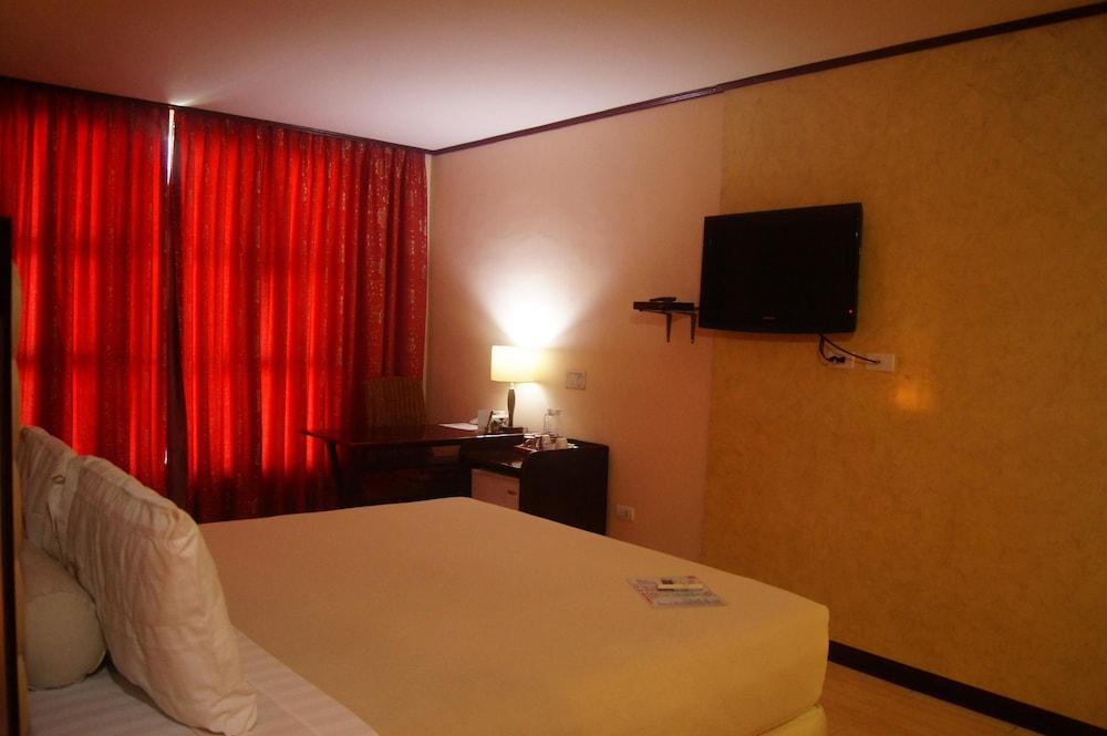 Dulcinea Hotel and Suites