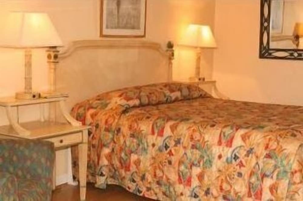 Orchard Garden Hotel & Suites